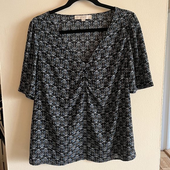 LOFT Blue Floral Short-Sleeved Top Size M - Picture 1 of 2
